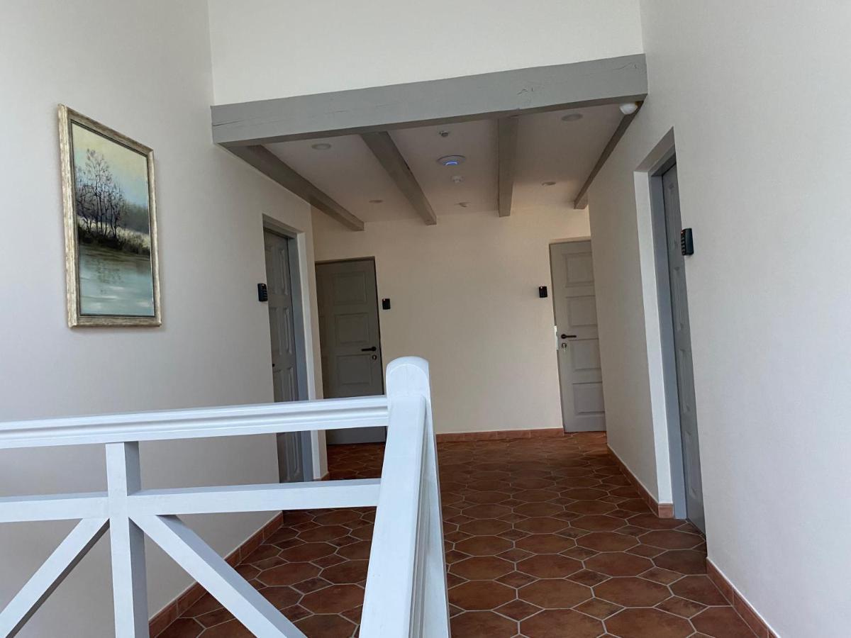 Dvi Nidos Hotel Buitenkant foto