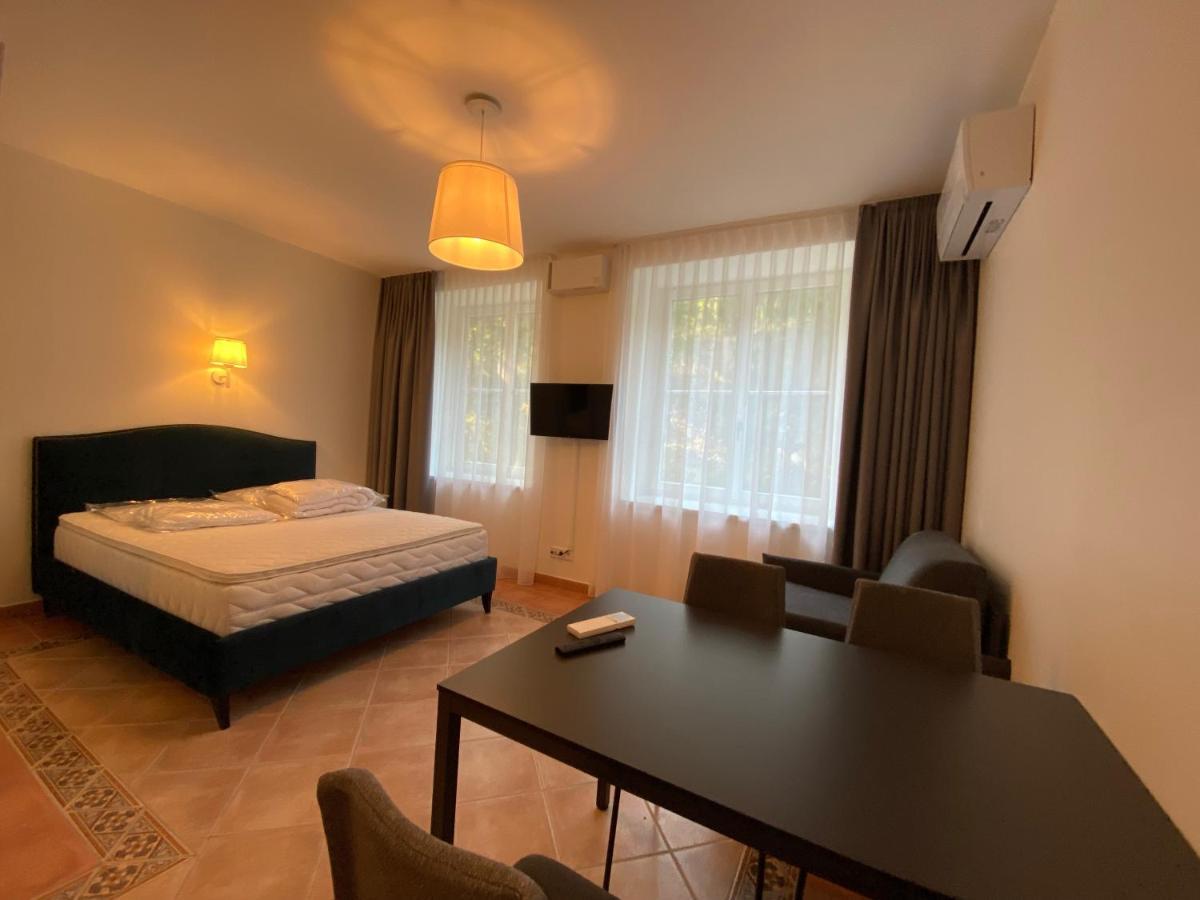 Dvi Nidos Hotel Buitenkant foto